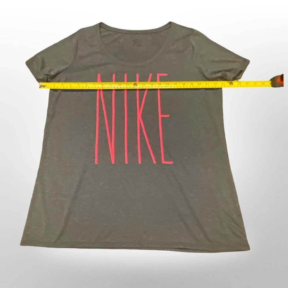 Nike Dri-FIT‎ Womens XL Gray Pink Graphic Logo Scoop Neck Short Sleeve T-Shirt